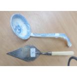 A VICTORIAN BLUE TRANSFER PRINTED LARGE LADLE, WITH CLIFF-TOP RUIN AND FIGURES BELOW, 29cm AND A