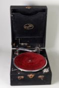 EDISON B ELL No EB259 SPRING DRIVEN TABLE TOP GRAMOPHONE, in black textured fabric case with winding