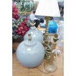 TWO STYLISH BRASS TABLE LAMPS WITH SHADES, A SMALL HEAVY BRASS LAMP, TWO HEAVY POTTERY GLOBULAR