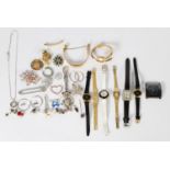 SELECTION OF COSTUME JEWELLERY to include vintage gilt metal and paste cut flowerhead stick pin;
