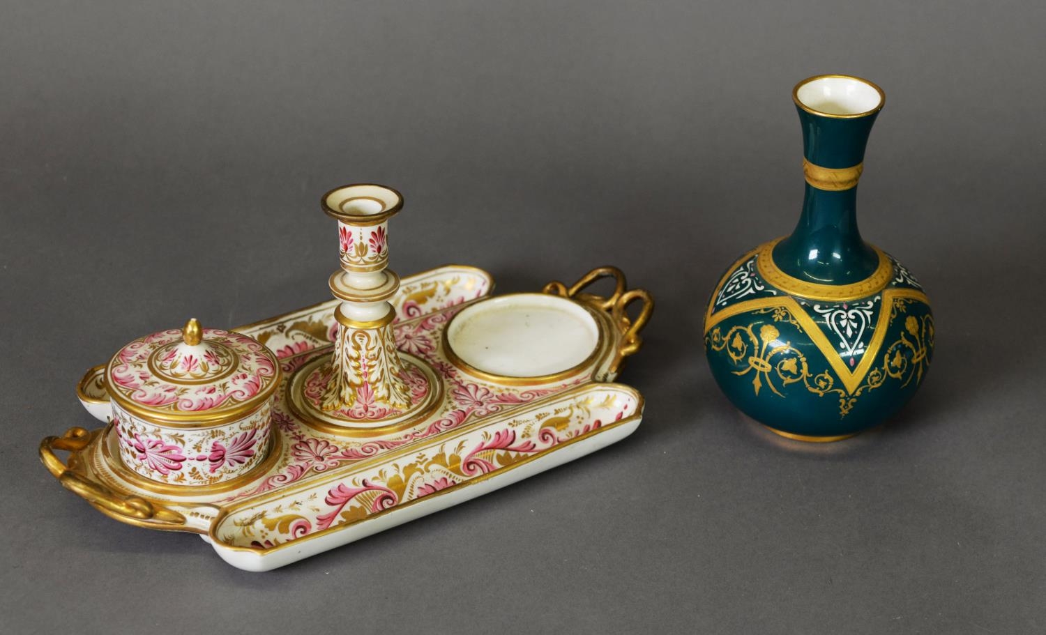 A 19TH CENTURY DERBY PORCELAIN DESK TIDY, decorated with painted and moulded scrolls and anthemion