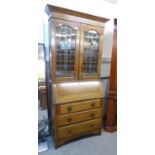 AN EARLY TWENTIETH CENTURY OAK BUREAU BOOKCASE, THE UPPER SECTION HAVING COLOURED LEAD GLAZED DOORS