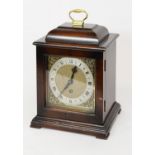 SMITH’S MAHOGANY CASED MANTLE CLOCK, the brass dial with silvered Roman chapter ring, matted