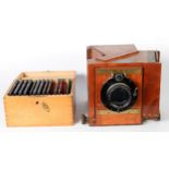 BERMPOHL & CO. BERLIN TEAK ‘NATURAL COLOUR CAMERA’ C.1930, plus a box of coloured glass filters, the