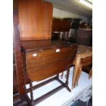 A SMALL OAK DROP-LEAF OCCASIONAL TABLE ON SPIRAL LEGS