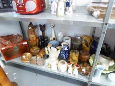 MIXED LOT OF WOOD AND POTTERY ITEMS TO INCLUDE; AN ORIENTAL BOX WITH HINGED LID, A WOOD FACE MASK,