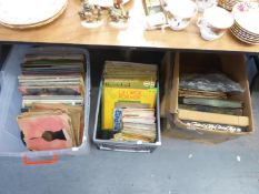 A QUANTITY OF 78 RPM GRAMOPHONE RECORDS, INCLUDING A CASED SET ‘THE GONDOLIERS’ BY GILBERT &