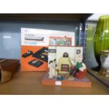 A PRINZTRONIC TOURNAMENT COLOUR PROGRAMMABLE 2000 GAME, AND A FIGURAL WALLACE AND GROMIT RADIO (2)