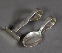 GEORGE VI CHILD’S SILVER PUSHER AND SPOON SET BY LEVI & SALAMAN, of typical form, Birmingham 1939,