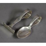 GEORGE VI CHILD’S SILVER PUSHER AND SPOON SET BY LEVI & SALAMAN, of typical form, Birmingham 1939,