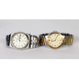 TWO GENTLEMAN’S QUARTZ SEIKO WRISTWATCHES, models SQ and SQ 100, the SQ with day and date