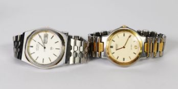 TWO GENTLEMAN’S QUARTZ SEIKO WRISTWATCHES, models SQ and SQ 100, the SQ with day and date