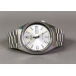 GENT'S SEIKO 5 WRISTWATCH with 21 jewels automatic movement, model 7526B, the circular silvered dial
