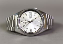 GENT'S SEIKO 5 WRISTWATCH with 21 jewels automatic movement, model 7526B, the circular silvered dial