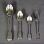 EARLY NINETEENTH CENTURY MATCHED NINETEEN PIECE PART SERVICE OF SILVER FIDDLE PATTERN TABLE CUTLERY,