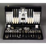 MIXED LOT OF ELECTROPLATE, to include: CASED THREE PIECE CONTINENTAL SERVING SET, the handles