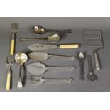 SMALL SELECTION OF ELECTROPLATED SERVING CUTLERY, including: PAIR OF FISH EATERS, BREAD FORK, all