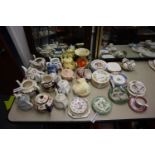 A SELECTION OF POTTERY TEAPOTS, TO INCLUDE; EXAMPLES OF WEDGWOOD, PORTMERION, ARTHUR WOOD, AN ARTHUR