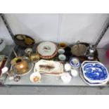 DINNER WARES TO INCLUDE; THREE BLUE AND WHITE SPODE ITEMS, OLD WILLOW TEA CUPS AND SAUCERS, A