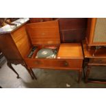 A MAHOGANY CASED GOLDRING LENCO GL72 RECORD PLAYER AND A PAIR OF CABINET SPEAKERS