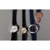 LADY'S ZODIAC SWISS AUTOMATIC STAINLESS STEEL WRISTWATCH with blue/black circular dial, with date