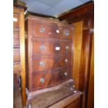 A MAHOGANY REPRODUCTION FIVE DRAWER CHEST OF DRAWERS HAVING SERPENTINE FRONT (A.F.)