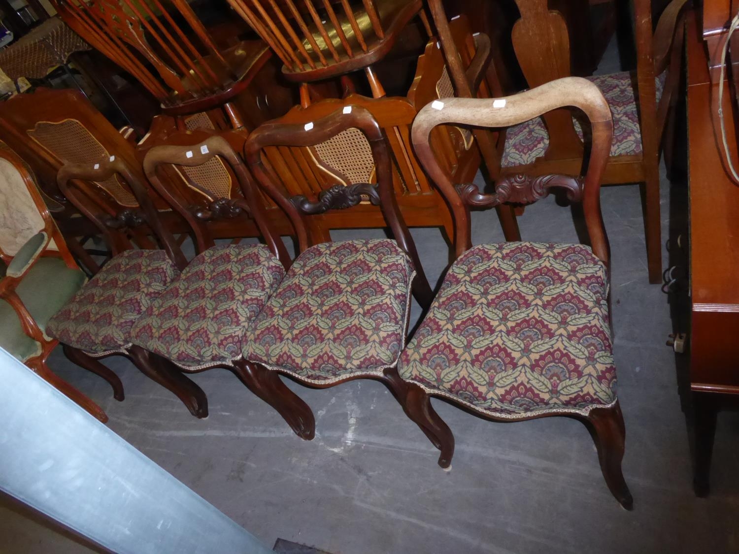 SET OF FOUR VICTORIAN DINING CHAIRS, HAVING SHAPED BACK ON CABRIOLE FRONT SUPPORTS, PADDED SEATS (4)