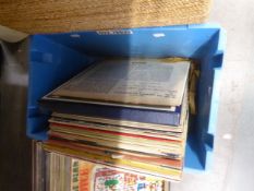 A SMALL SELECTION OF VINYL RECORDS, MAINLY CLASSICAL PIECES, VARIOUS PERFORMERS, TO INCLUDE: