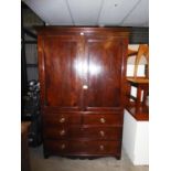 A GEORGE III MAHOGANY LINEN PRESS, HAVING TWO DOORS ABOVE THREE LONG DRAWERS, THE UPPER SECTION