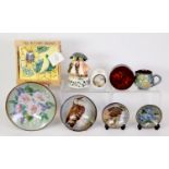 CERAMICS, MIXED LOT, to include: FIVE PIECES OF MODERN CHELSEA POTTERY, four dishes and a cup, SEVEN