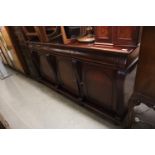 A REPRODUCTION VICTORIAN STYLE SIDEBOARD, HAVING THREE DRAWERS ABOVE THREE CUPBOARDS