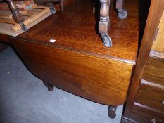 1930’S QUARTER SAWN OAK DROP LEAF TABLE