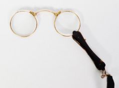 EARLY TWENTIETH CENTURY GOLD PLATED FOLDING LORGNETTE with tortoiseshell handle with lens release