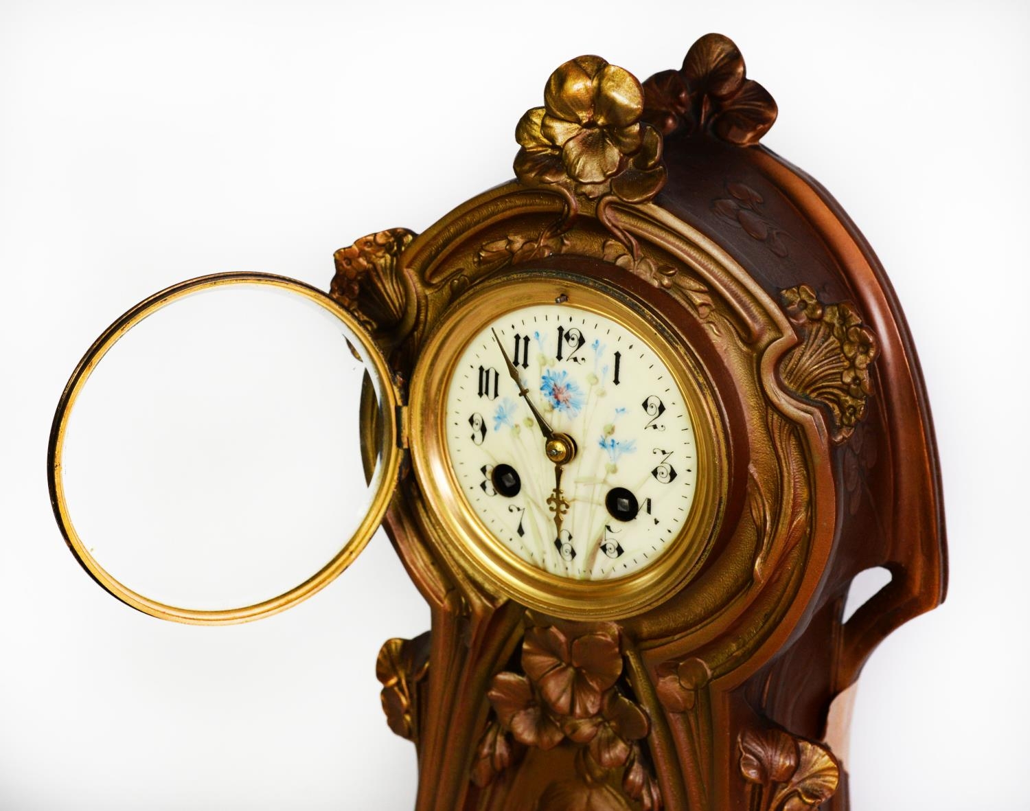 EARLY TWENTIETH CENTURY ART NOUVEAU GILT SPELTER MANTLE CLOCK, the 3 ¼” enamelled Arabic dial with - Image 4 of 6