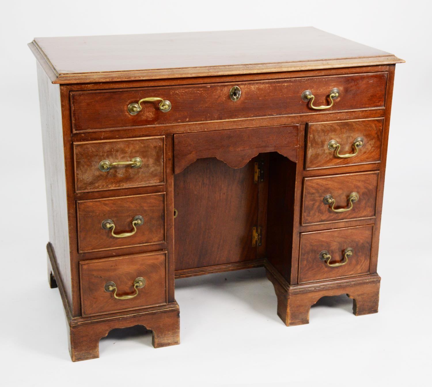 GEORGE III MAHOGANY KNEE-HOLE DESK, the single frieze drawer with swan-neck handles surmounts twin