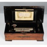 EARLY TWENTIETH CENTURY SWISS CYLINDER MUSICAL BOX, playing 12 airs on a 9” (22.8cm) cylinder,