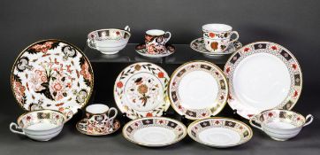 SIXTEEN PIECES OF ROYAL CROWN DERBY JAPAN PATTERN CHINA DINNER, TEA AND COFFEE WARES, comprising: