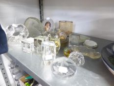 SELECTION OF MODERN GLASS ORNAMENTS AND PAPERWEIGHTS INCLUDES; MARE AND FOAL, OVAL EASEL