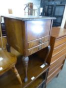 A GEORGE V MAHOGANY WORK BOX WITH LIFT-UP LID AND TWO DRAWERS BELOW, RAISED ON CABRIOLE LEGS