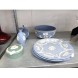 COLLECTION OF WEDGWOOD BLUE JASPERWARE TO INCLUDE; BOWL, PAIR OF VASES, TRINKET BOX (GREEN) AND