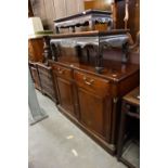 VICTORIAN MAHOGANY CHIFFONIER, HAVING TWO DRAWERS OVER TWO CUPBOARDS