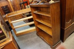 ART DECO OAK FOUR TIER OPEN BOOKCASE, WITH FLUTED BRACKET FEET AND HAVING CURVED APRON, ADJUSTABLE