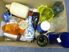 MIXED LOT OF GLASS AND CERAMICS TO INCLUDE; STUDIO, POTTERY PLATES, PLUS GLASS SLEEVE VASES, AND