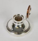 EDWARD VII SILVER CAPSTAN INKWELL, of typical form with clear glass liner, reeded borders and oak