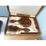 LADY'S SIMULATED TORTOISESHELL DRESSING TABLE BRUSH SET OF 4 PIECES, IN FITTED CASE VIZ HAND MIRROR,