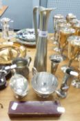 A SELECTION OF PEWTER AND PLATED ITEMS TO INCLUDE; CREAM JUG, TANKARD, VASES AND 4 SPOONS