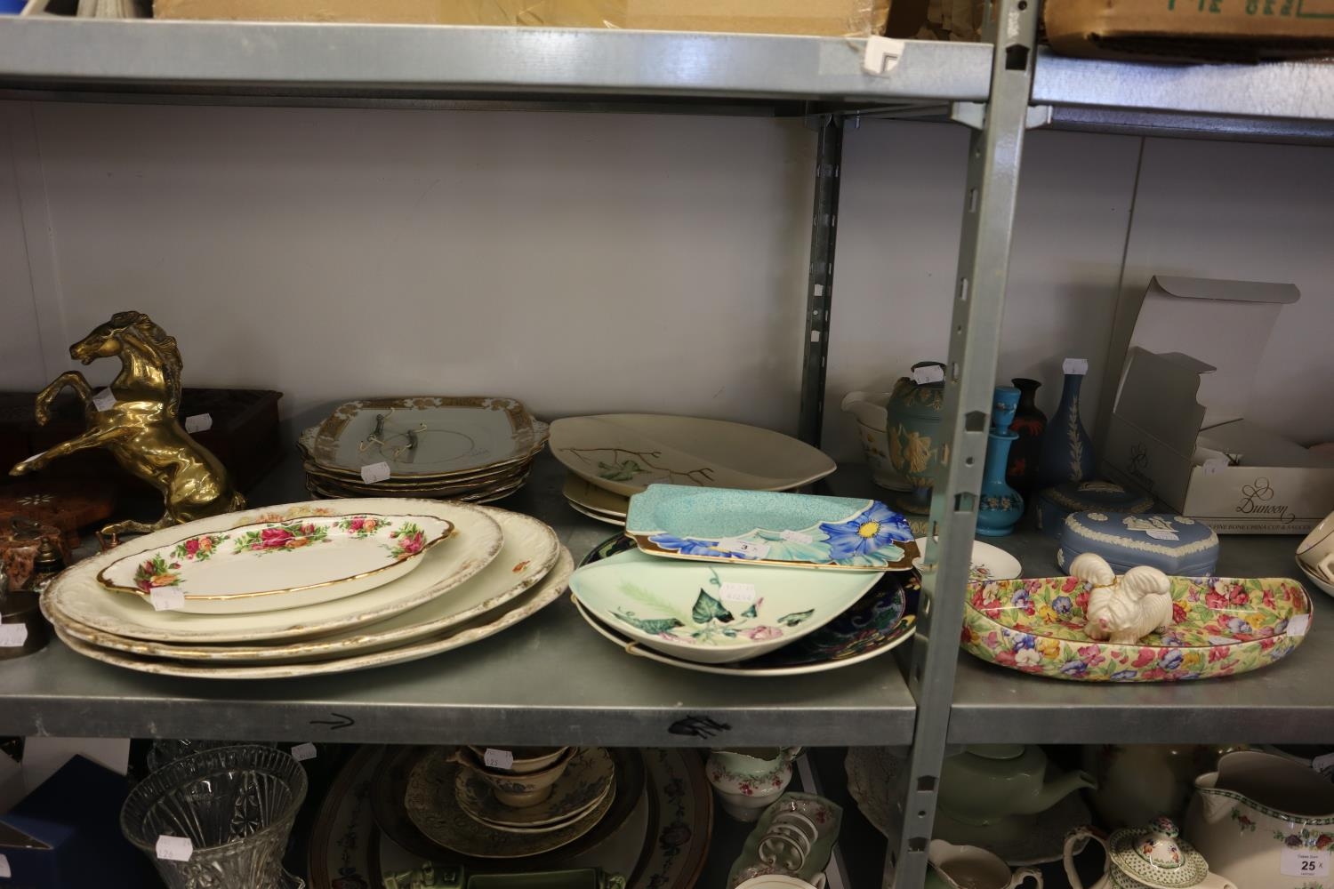 SELECTION OF CHINA WARE, INCLUDING FIVE PIECES OF WEDGWOOD PALE BLUE AND BLACK JASPERWARE, CARLTON