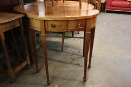 A REPRODUCTION MAHOGANY CONSOLE TABLE WITH SINGLE DRAWER ON TURNED SUPPORTS