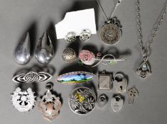 SELECTION OF HALLMARKED STERLING AND 925 MARK SILVER JEWELLERY AND OTHER ITEMS, including a