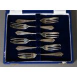 CASED SET OF SIX SILVER CAKE FORKS with pointed tops to the moulded handles, Birmingham 1976, 3ozt